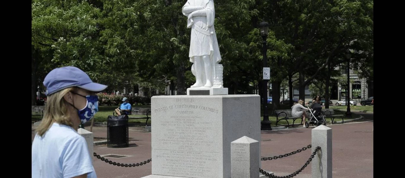 ΗΠΑ: Τους πείραξε μέχρι και ο Κολόμβος - Διαδηλωτές βανδάλισαν το άγαλμα του (φώτο)